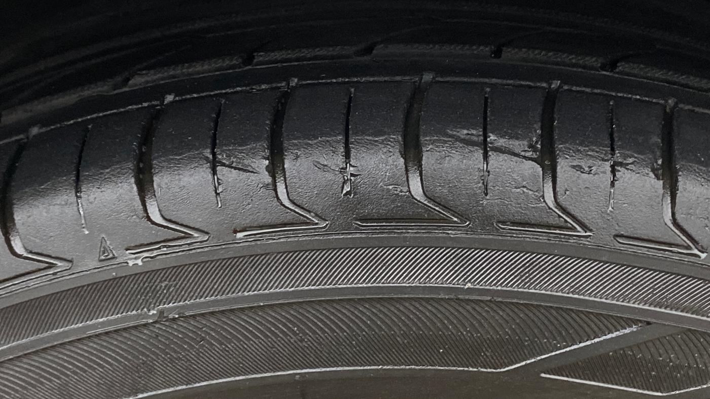 2014 Ford Ecosport TITANIUM 1.5L PETROL AT, Petrol, Automatic, 66,583 km, Right Front Tyre Tread