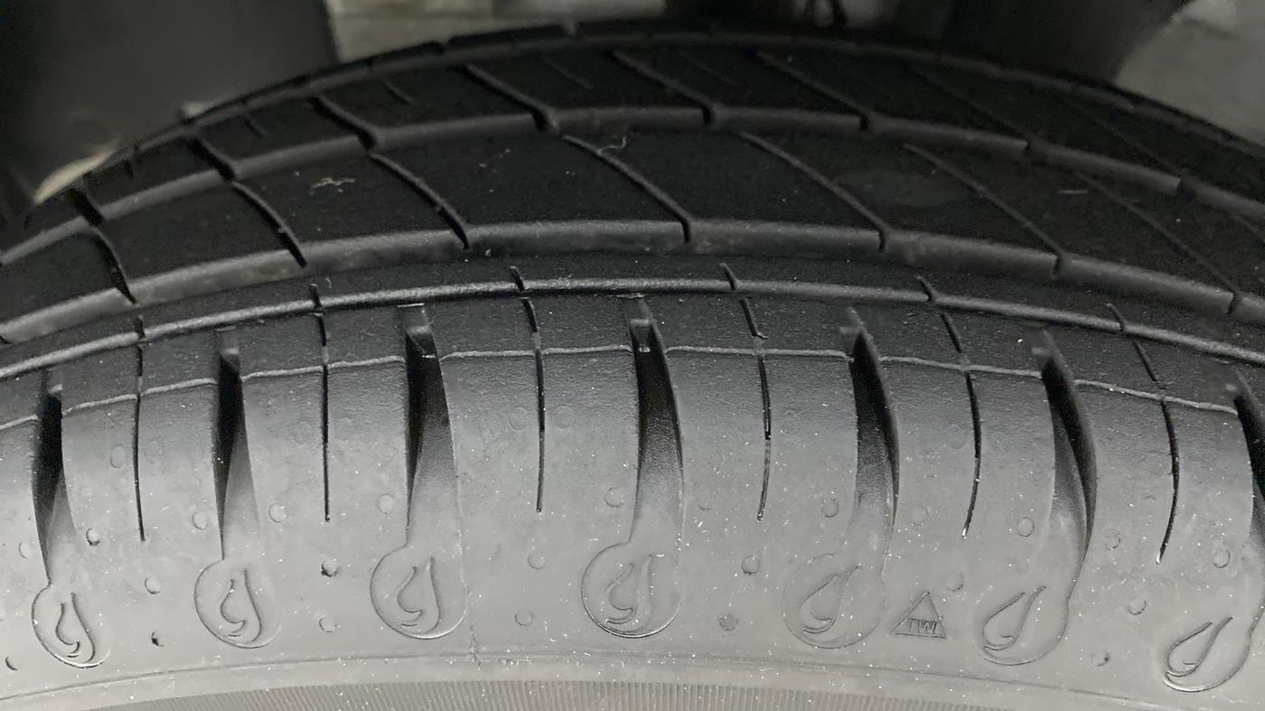 2021 Renault Kwid CLIMBER 1.0 (O), Petrol, Manual, 5,455 km, Left Front Tyre Tread