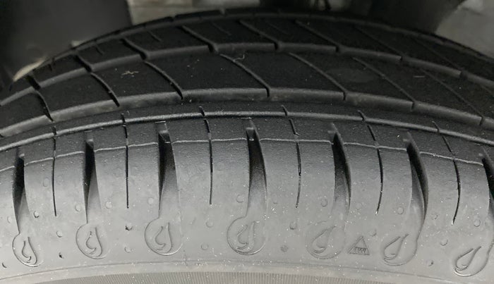 2021 Renault Kwid CLIMBER 1.0 (O), Petrol, Manual, 5,455 km, Left Front Tyre Tread