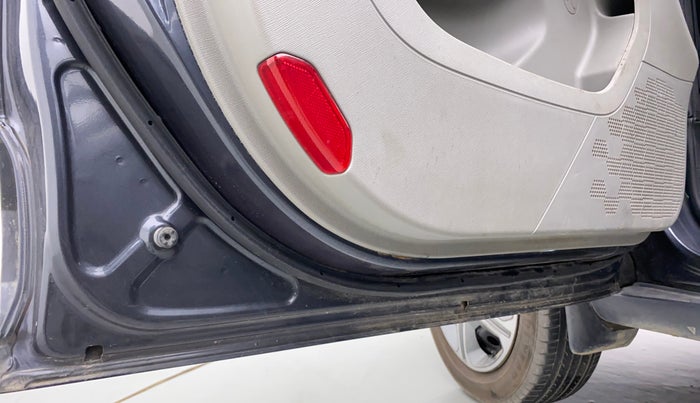 2019 Tata NEXON XM PETROL, Petrol, Manual, 95,344 km, Front passenger door - Slight discoloration