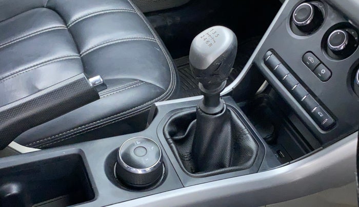 2019 Tata NEXON XM PETROL, Petrol, Manual, 95,344 km, Gear lever - Knob cover torn