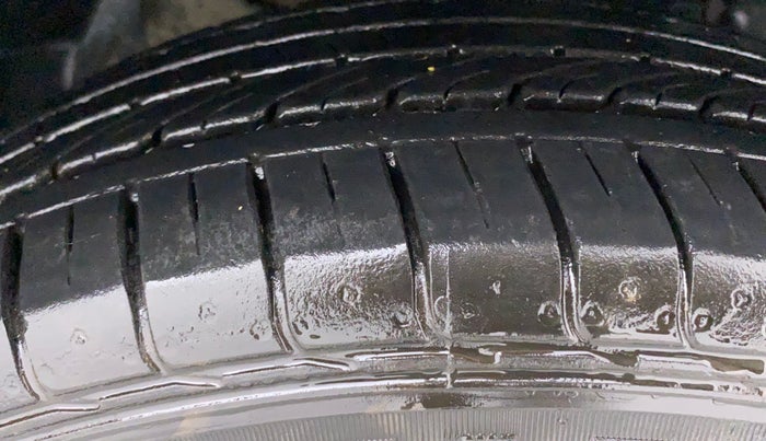 2019 Tata NEXON XM PETROL, Petrol, Manual, 95,344 km, Right Front Tyre Tread