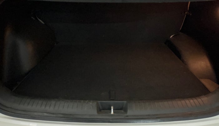 2016 Hyundai Creta SX PLUS 1.6 PETROL, Petrol, Manual, 58,958 km, Boot Inside