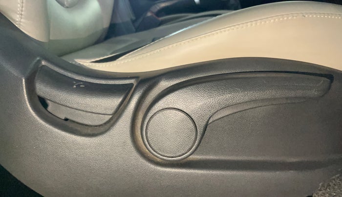 2016 Hyundai Creta SX PLUS 1.6 PETROL, Petrol, Manual, 58,958 km, Driver Side Adjustment Panel