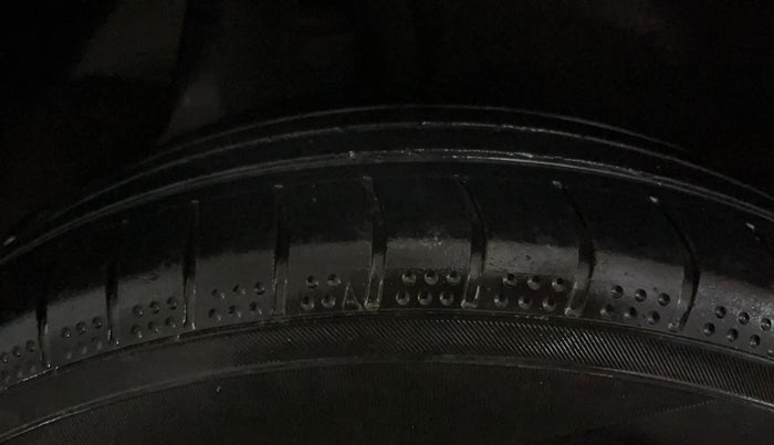 2016 Hyundai Creta SX PLUS 1.6 PETROL, Petrol, Manual, 58,958 km, Right Rear Tyre Tread