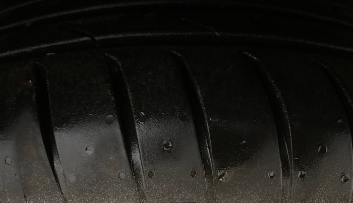 2018 Maruti IGNIS ALPHA 1.2 AMT, Petrol, Automatic, 96,381 km, Right Front Tyre Tread