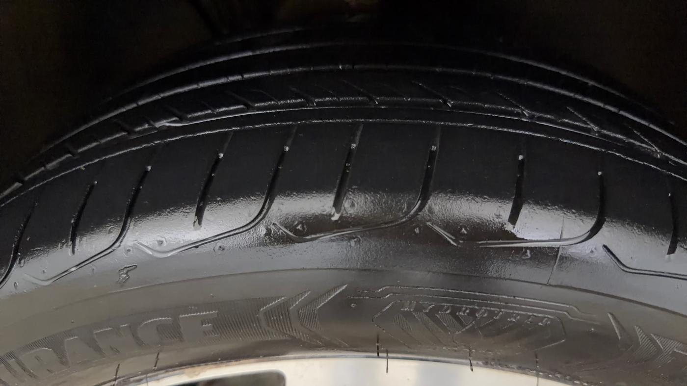 2023 Volkswagen VIRTUS TOPLINE TSI 1.0 AT, Petrol, Automatic, 64,199 km, Right Front Tyre Tread