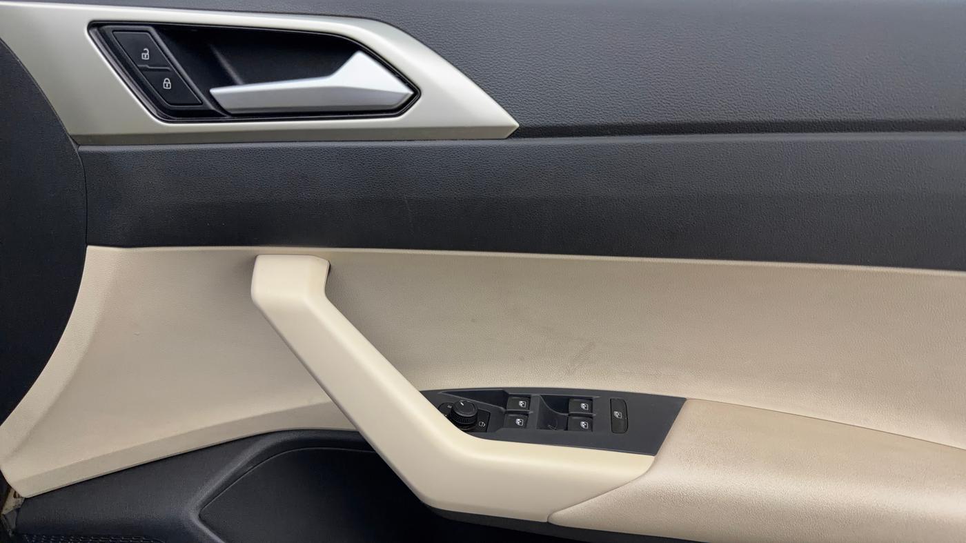 2023 Volkswagen VIRTUS TOPLINE TSI 1.0 AT, Petrol, Automatic, 64,199 km, Driver Side Door Panels Control