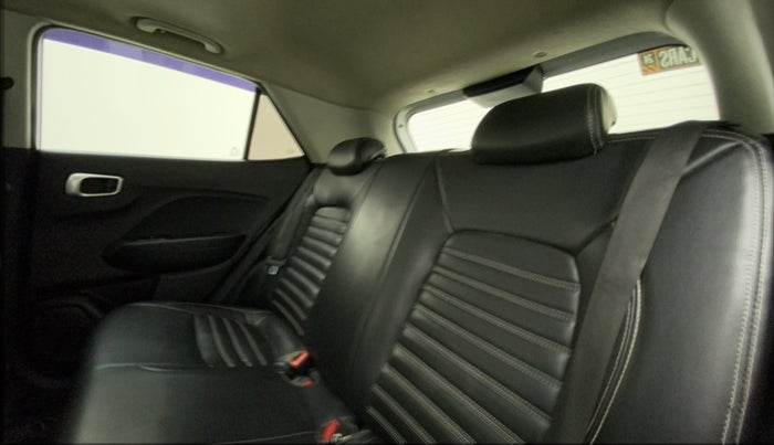 2019 Hyundai VENUE SX PLUS 1.0 TURBO DCT, Petrol, Automatic, 72,340 km, Right Side Rear Door Cabin