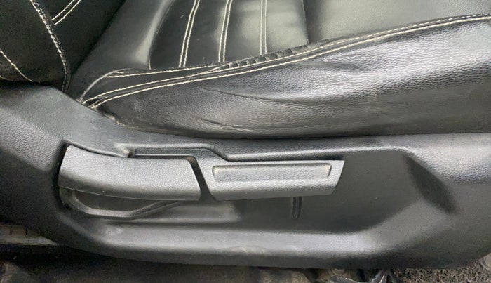 2019 Hyundai VENUE SX PLUS 1.0 TURBO DCT, Petrol, Automatic, 72,340 km, Driver Side Adjustment Panel