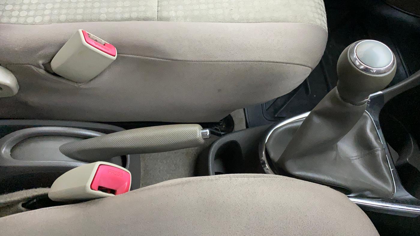 2013 Toyota Etios Liva V, Petrol, Manual, 41,679 km, Gear Lever