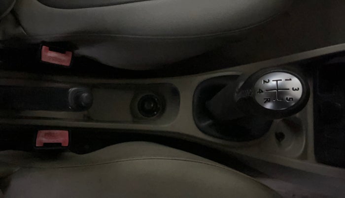 2014 Nissan Terrano XL (P), Petrol, Manual, 92,036 km, Gear Lever