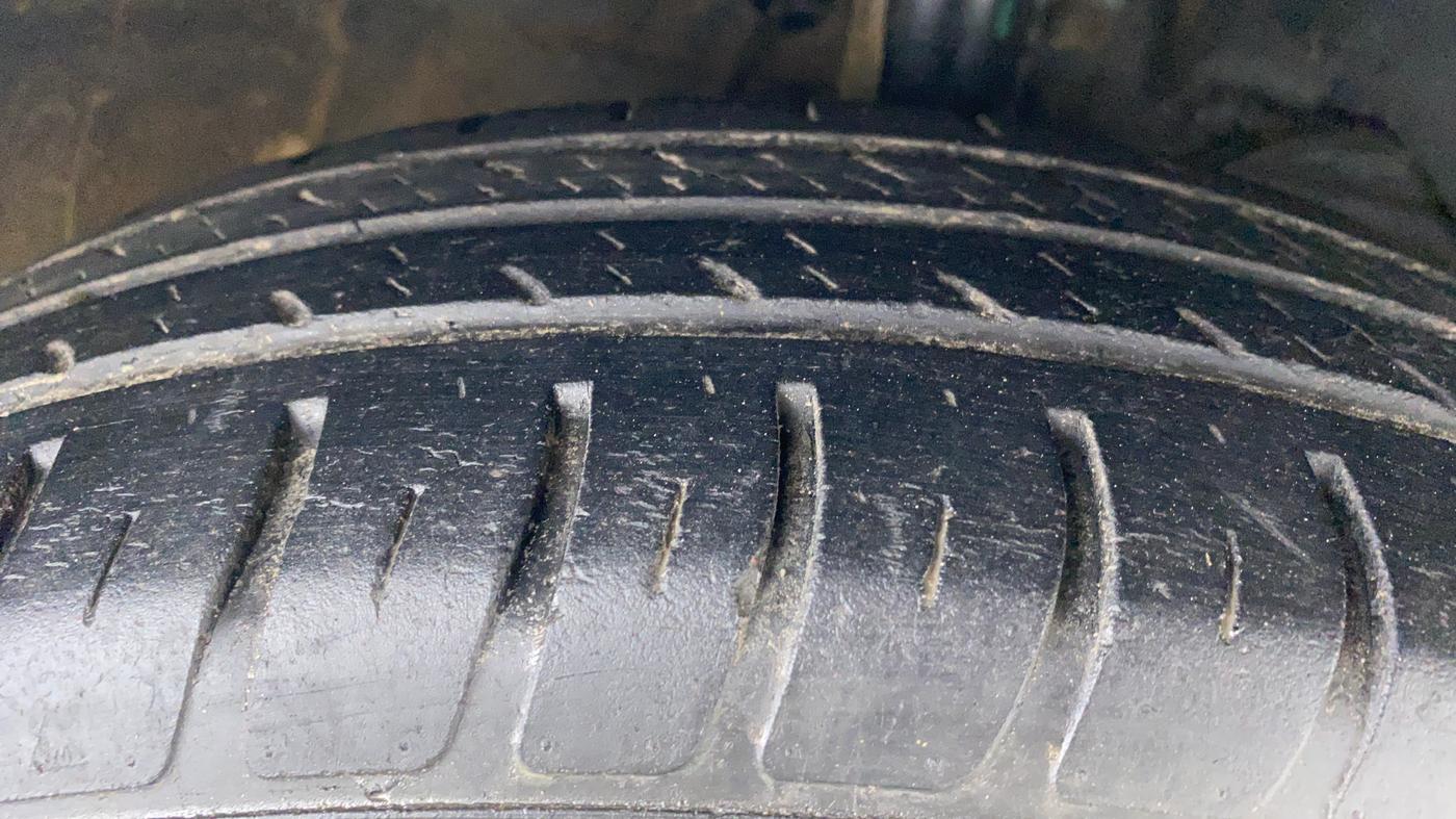 2018 Maruti Swift VXI D, Petrol, Manual, 48,809 km, Right Front Tyre Tread