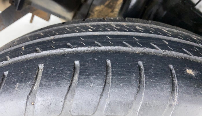 2018 Maruti Swift VXI D, Petrol, Manual, 48,809 km, Right Rear Tyre Tread