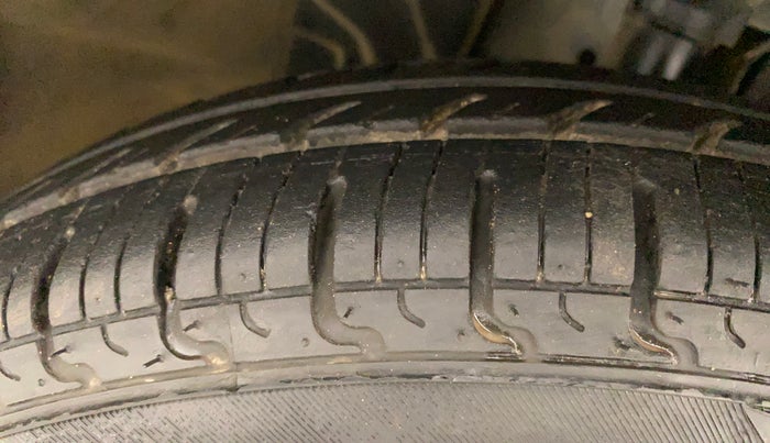 2018 Renault Kwid CLIMBER 1.0, Petrol, Manual, 37,650 km, Right Front Tyre Tread
