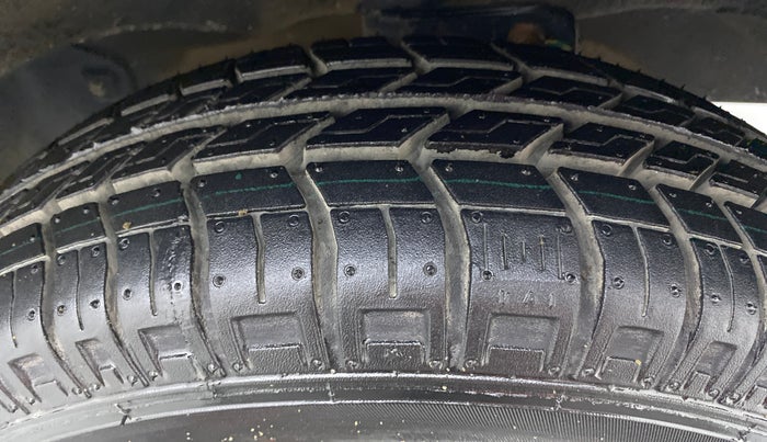 2018 Maruti Eeco 5 STR WITH AC PLUSHTR, Petrol, Manual, 37,999 km, Right Front Tyre Tread
