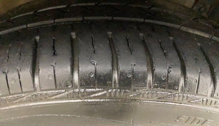 2018 Maruti Ertiga VDI SHVS, Diesel, Manual, 57,693 km, Right Front Tyre Tread