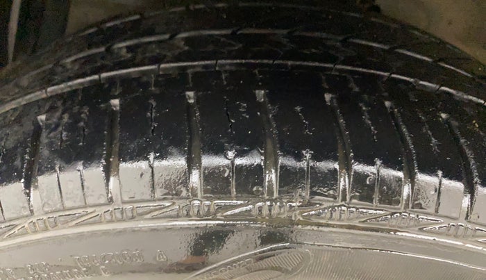 2018 Maruti Ertiga VDI SHVS, Diesel, Manual, 57,693 km, Left Front Tyre Tread