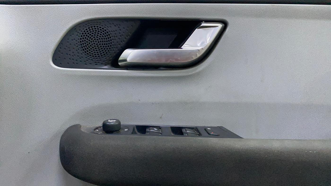 2021 Tata ALTROZ XZ PETROL, Petrol, Manual, 26,111 km, Driver Side Door Panels Control