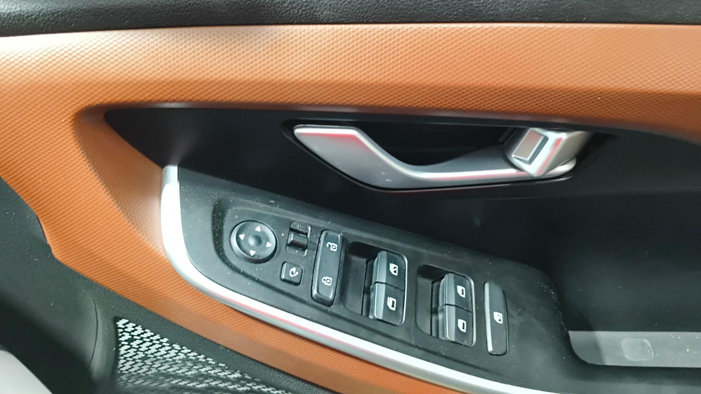 2022 Hyundai ALCAZAR PRESTIGE 2.0 MT 7STR, Petrol, Manual, 75,398 km, Driver Side Door Panels Control