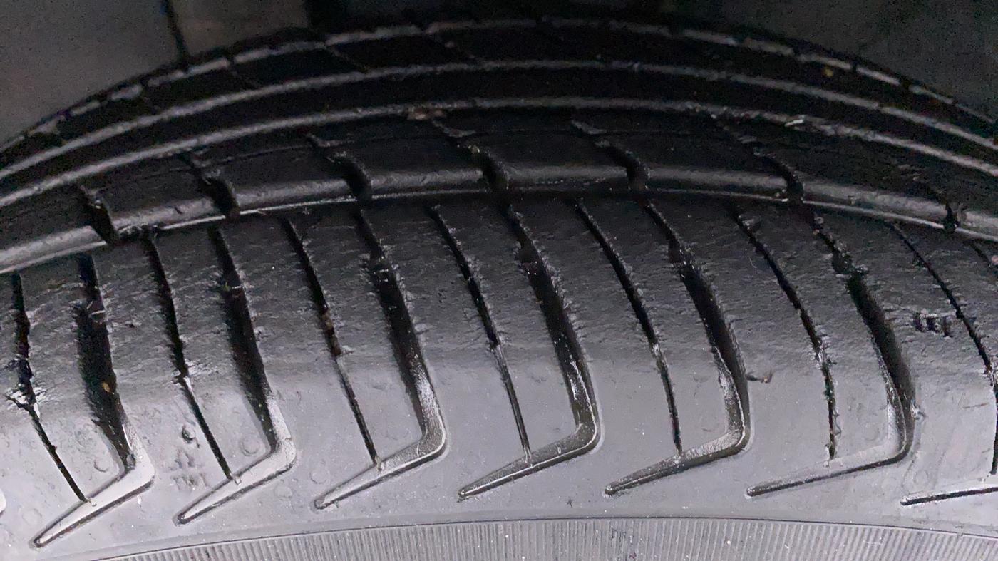 2018 Renault Kwid CLIMBER 1.0, Petrol, Manual, 23,896 km, Left Front Tyre Tread