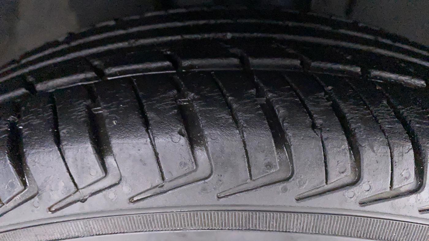 2018 Renault Kwid CLIMBER 1.0, Petrol, Manual, 23,896 km, Right Front Tyre Tread