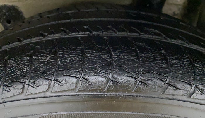 2015 Maruti Celerio VXI d, Petrol, Manual, 44,476 km, Left Rear Tyre Tread