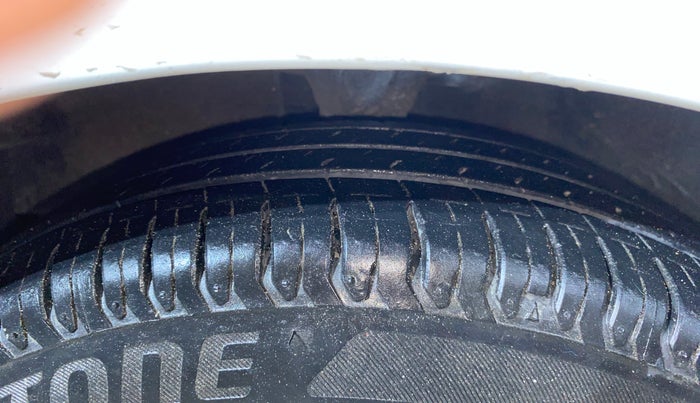 2013 Hyundai i10 SPORTZ 1.2, Petrol, Manual, 38,774 km, Left Front Tyre Tread