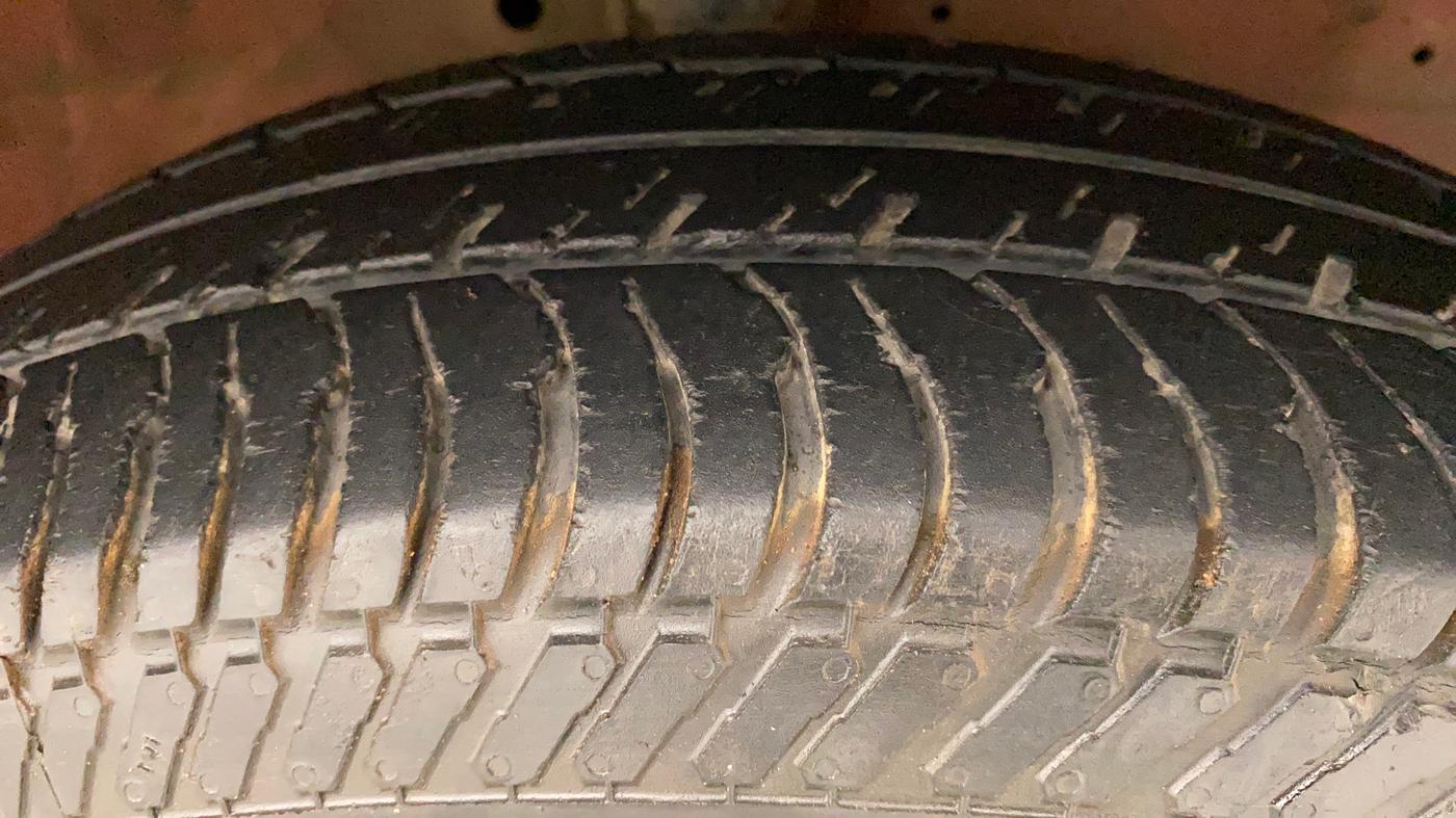 2014 Maruti Swift VXI, Petrol, Manual, 88,051 km, Right Front Tyre Tread