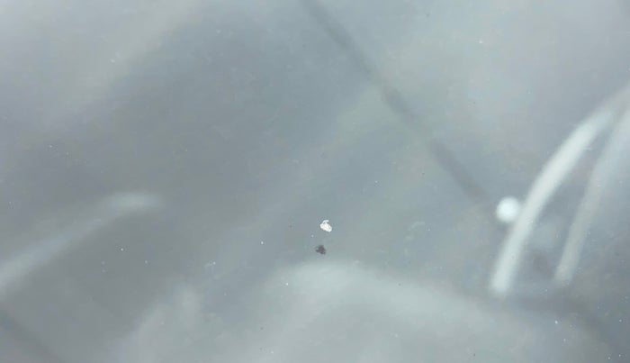 2014 Maruti Swift VXI, Petrol, Manual, 88,051 km, Front windshield - Minor spot on windshield