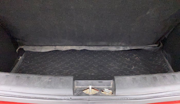 2014 Maruti Swift VXI, Petrol, Manual, 88,051 km, Boot Inside