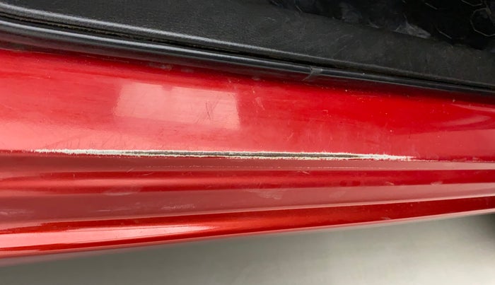 2014 Maruti Swift VXI, Petrol, Manual, 88,051 km, Right running board - Minor scratches