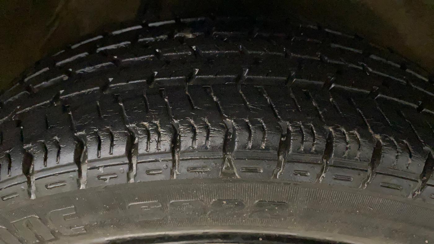 2017 Maruti Alto K10 VXI, Petrol, Manual, 16,622 km, Right Front Tyre Tread