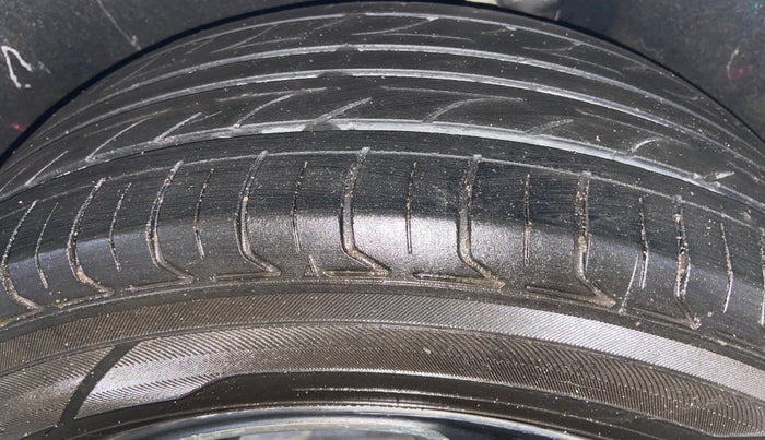 2021 Ford Ecosport TITANIUM 1.5L SPORTS(SUNROOF) DIESEL, Diesel, Manual, 1,00,150 km, Left Rear Tyre Tread