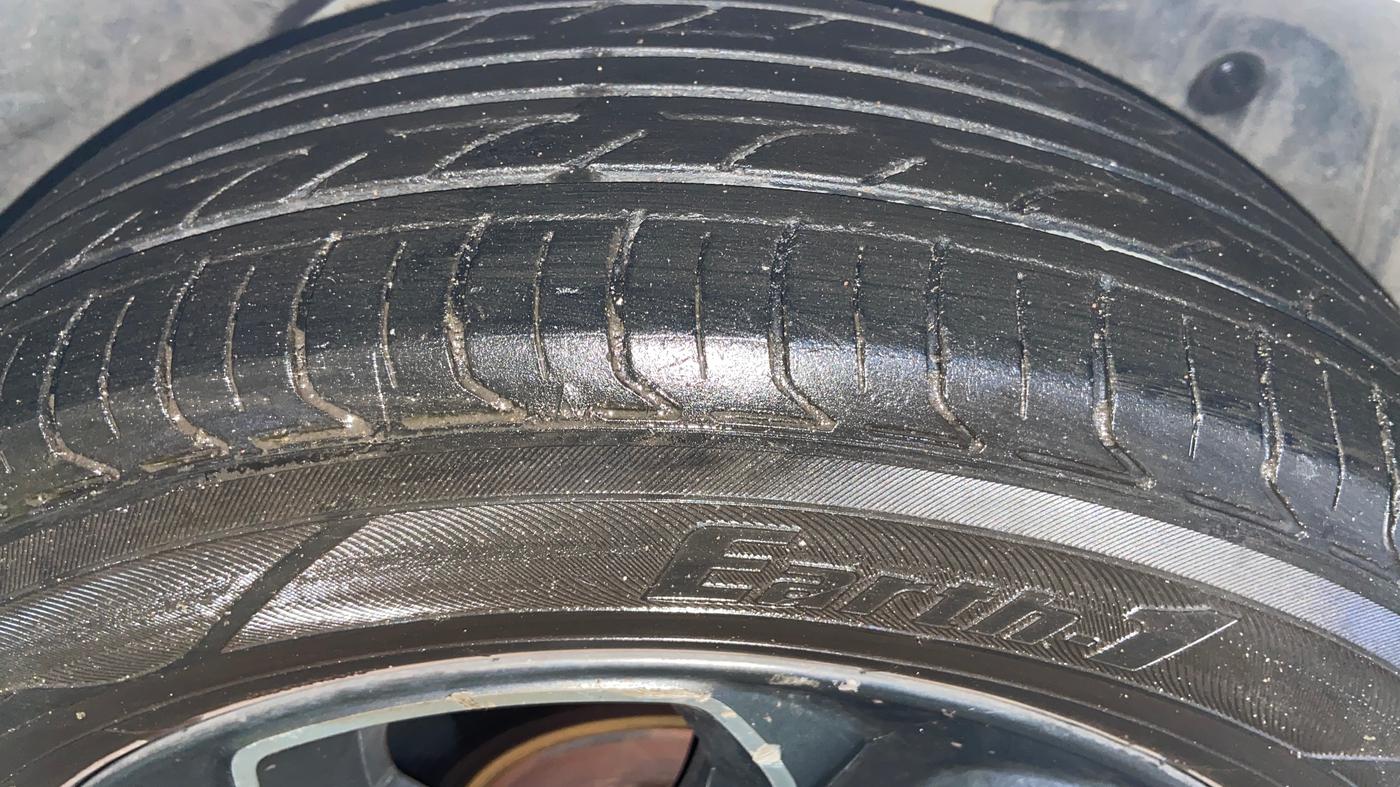 2021 Ford Ecosport TITANIUM 1.5L SPORTS(SUNROOF) DIESEL, Diesel, Manual, 1,00,122 km, Right Front Tyre Tread