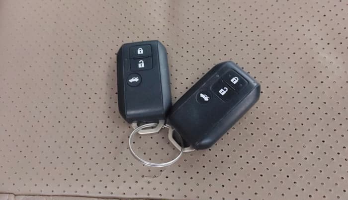 2017 Maruti Dzire ZXI, Petrol, Manual, 79,372 km, Key Close Up