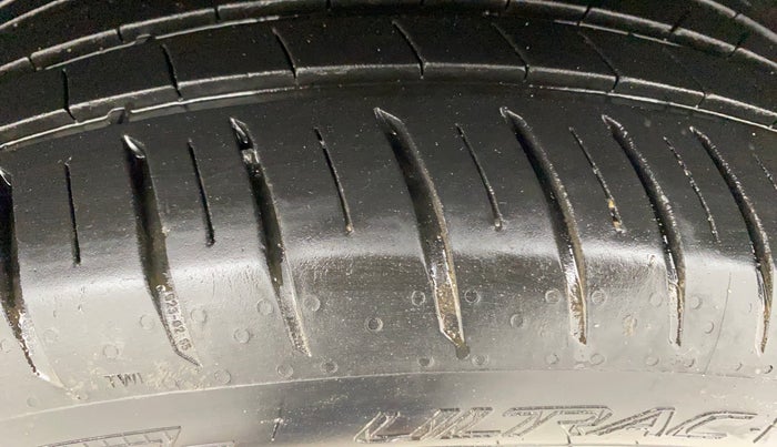 2018 Ford Ecosport TITANIUM 1.5L SIGNATURE EDITION (SUNROOF) DIESEL, Diesel, Manual, 1,29,502 km, Left Rear Tyre Tread