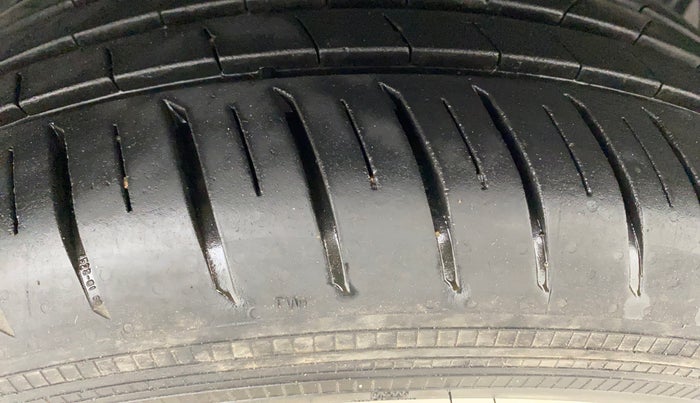 2018 Ford Ecosport TITANIUM 1.5L SIGNATURE EDITION (SUNROOF) DIESEL, Diesel, Manual, 1,29,502 km, Right Front Tyre Tread