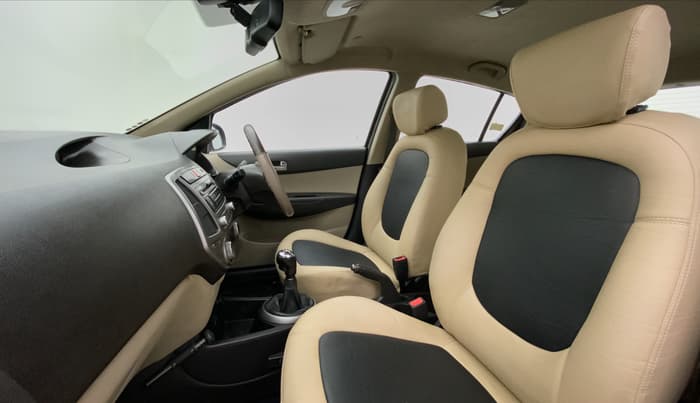 2014 Hyundai i20 SPORTZ 1.4 CRDI, Diesel, Manual, 47,538 km, Right Side Front Door Cabin