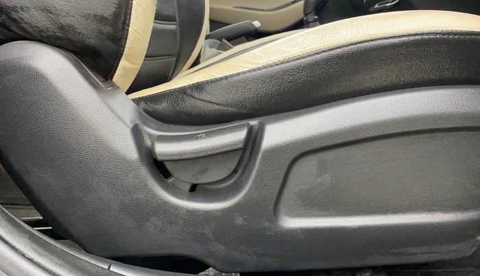 2017 Hyundai Elite i20 MAGNA EXECUTIVE 1.2, Petrol, Manual, 15,823 km, Driver Side Adjustment Panel