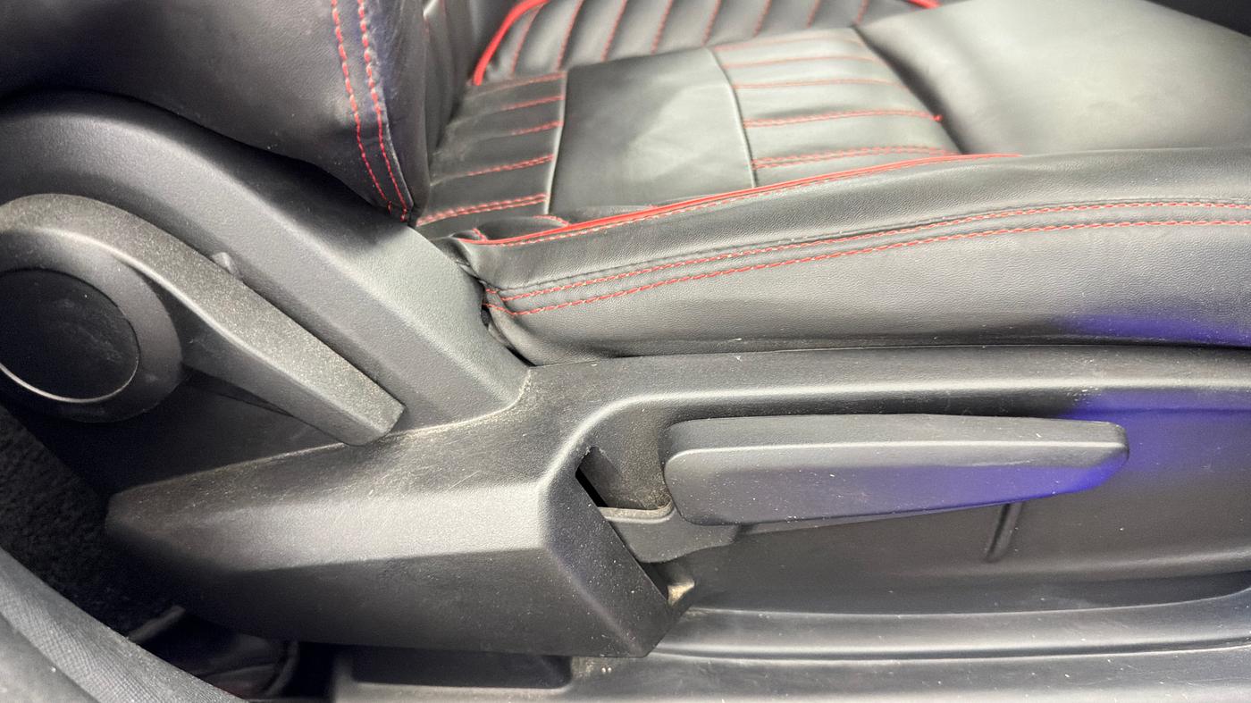 2024 Tata ALTROZ XZ + SUNROOF, Petrol, Manual, 21,970 km, Driver Side Adjustment Panel