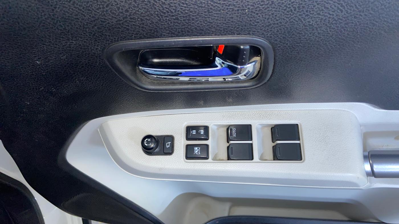 2022 Maruti IGNIS ZETA 1.2, Petrol, Manual, 41,783 km, Driver Side Door Panels Control