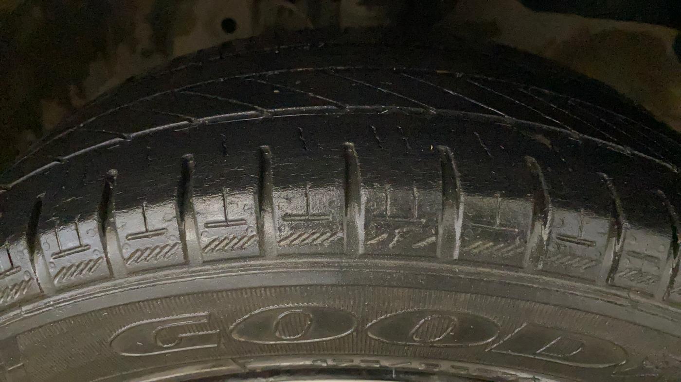 2015 Honda Amaze 1.2L I-VTEC SX, Petrol, Manual, 1,13,436 km, Right Front Tyre Tread
