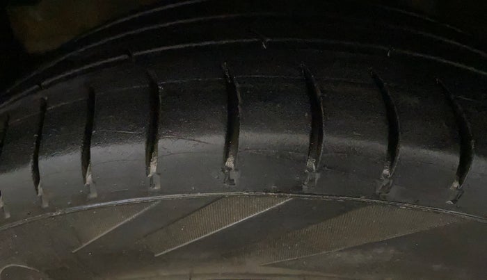 2015 Honda Amaze 1.2L I-VTEC SX, Petrol, Manual, 1,13,449 km, Left Front Tyre Tread