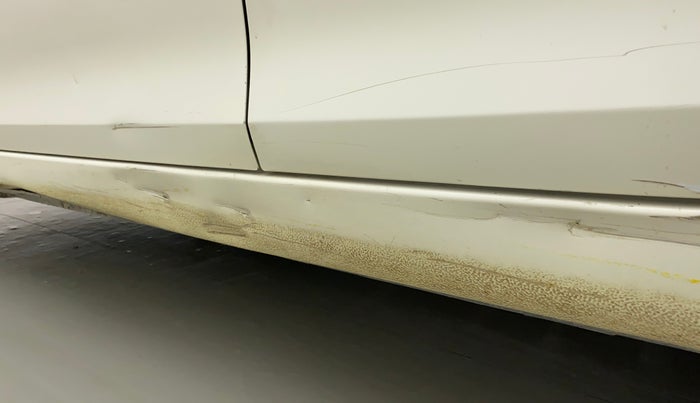 2014 Maruti Swift VXI, Petrol, Manual, 19,335 km, Left running board - Slightly dented