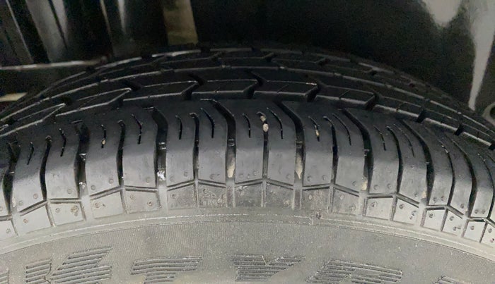 2014 Maruti Swift VXI, Petrol, Manual, 19,335 km, Right Rear Tyre Tread