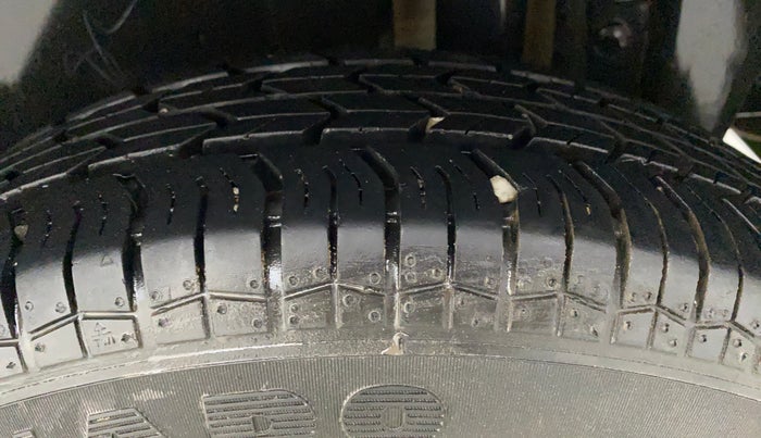 2014 Maruti Swift VXI, Petrol, Manual, 19,335 km, Left Rear Tyre Tread