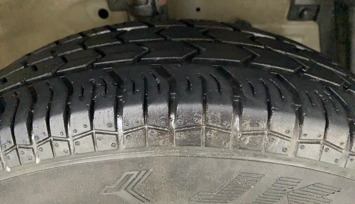 2014 Maruti Swift VXI, Petrol, Manual, 19,335 km, Right Front Tyre Tread