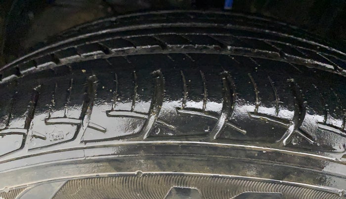 2017 Maruti Baleno DELTA PETROL 1.2, Petrol, Manual, 29,497 km, Left Front Tyre Tread
