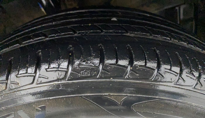 2017 Maruti Baleno DELTA PETROL 1.2, Petrol, Manual, 29,497 km, Right Front Tyre Tread